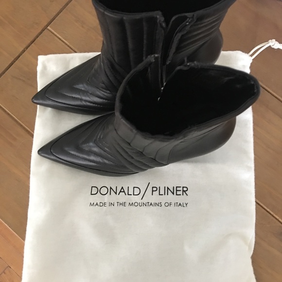 Donald Pliner leather boots size 7 - Picture 6 of 7